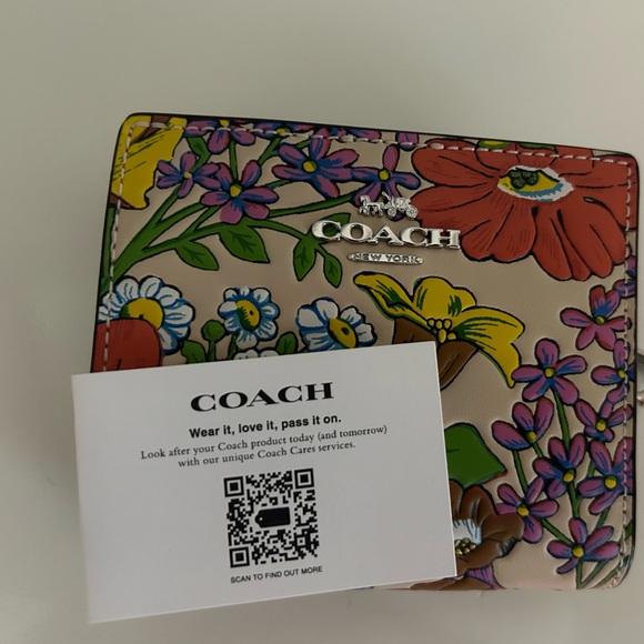 Coach Snap Wallet With Floral Print - Picture 5 of 8